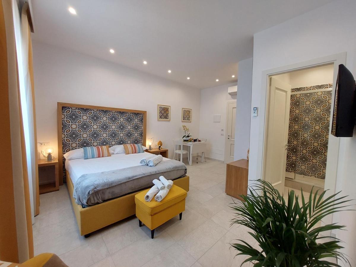 Mistral Luxury Suites ซอร์เรนโต ภายนอก รูปภาพ
