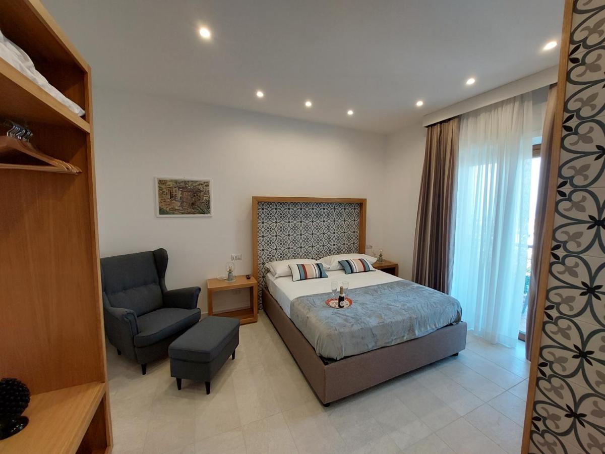 Mistral Luxury Suites ซอร์เรนโต ภายนอก รูปภาพ