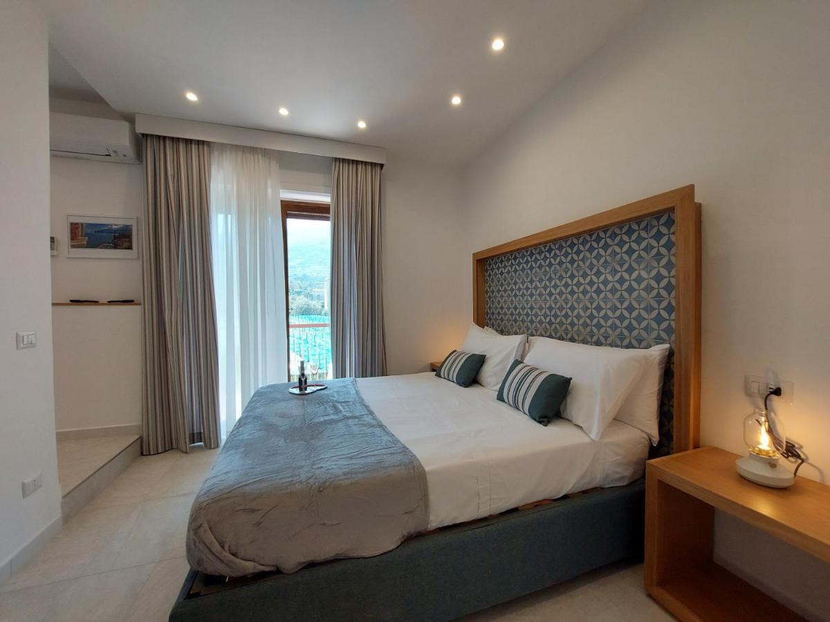 Mistral Luxury Suites ซอร์เรนโต ภายนอก รูปภาพ
