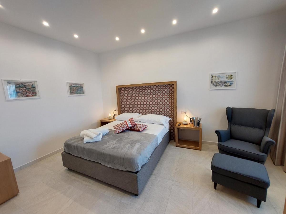 Mistral Luxury Suites ซอร์เรนโต ภายนอก รูปภาพ