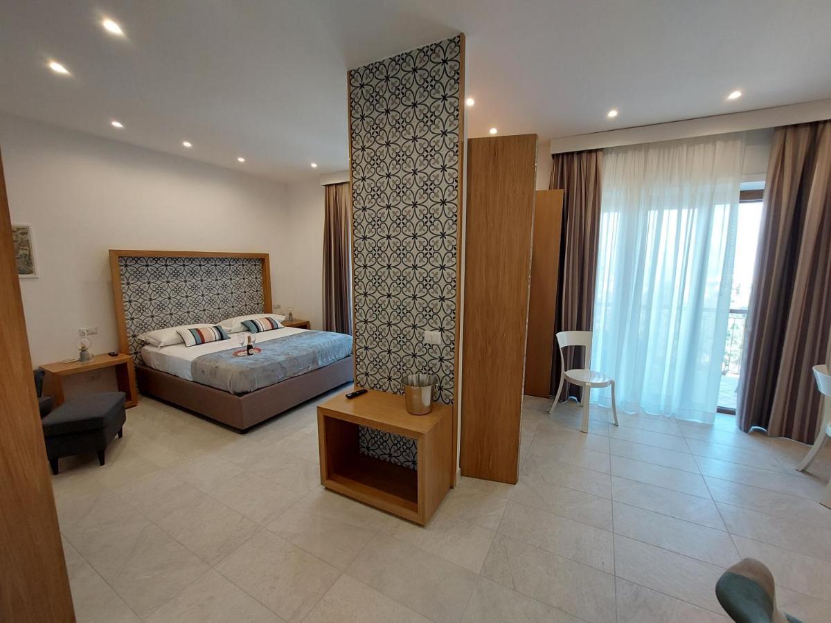 Mistral Luxury Suites ซอร์เรนโต ภายนอก รูปภาพ