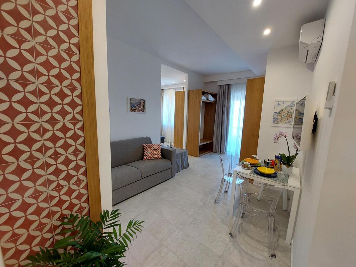 Mistral Luxury Suites ซอร์เรนโต ภายนอก รูปภาพ