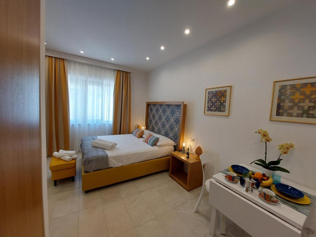 Mistral Luxury Suites ซอร์เรนโต ภายนอก รูปภาพ