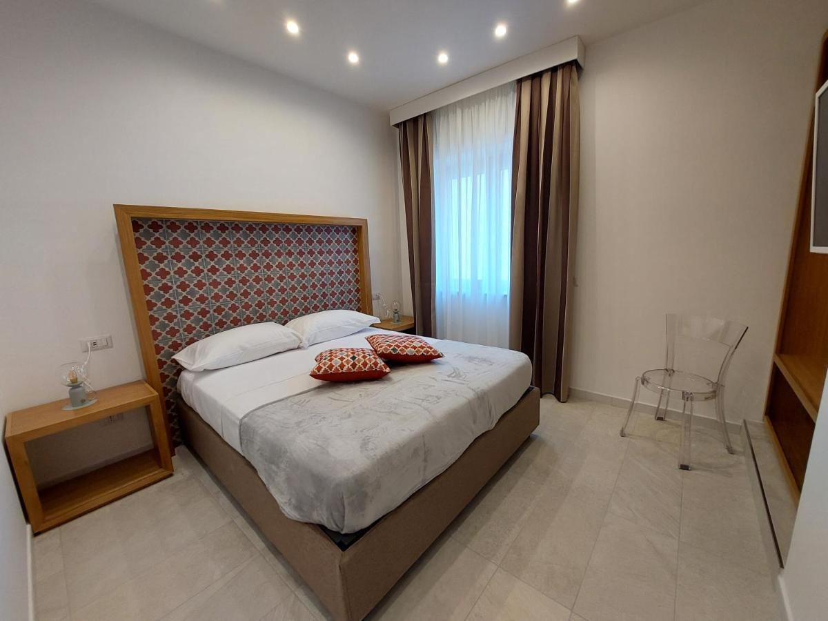 Mistral Luxury Suites ซอร์เรนโต ภายนอก รูปภาพ