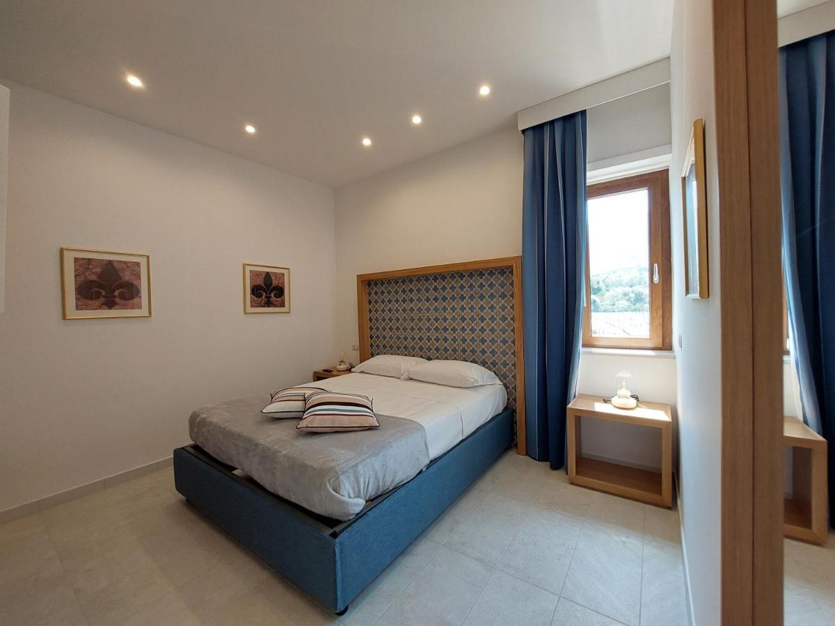 Mistral Luxury Suites ซอร์เรนโต ภายนอก รูปภาพ