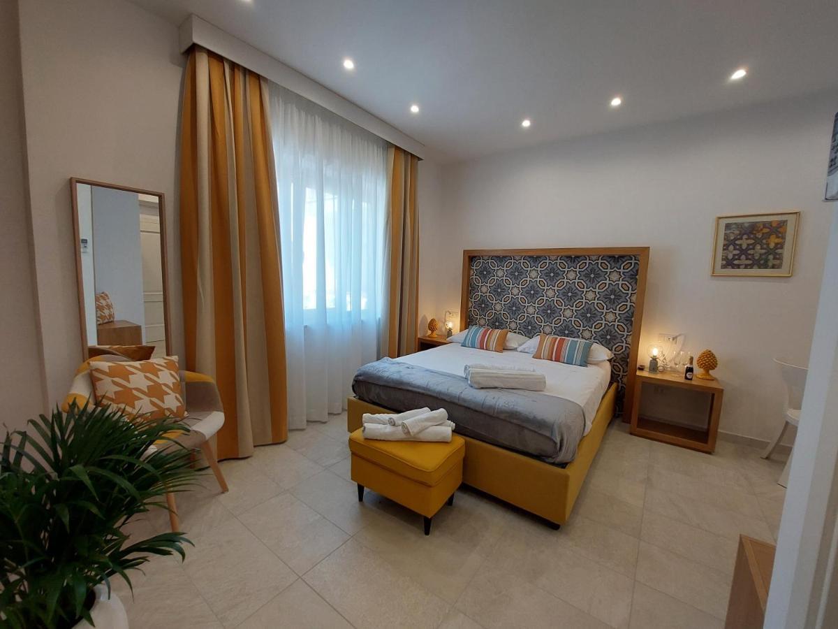 Mistral Luxury Suites ซอร์เรนโต ภายนอก รูปภาพ