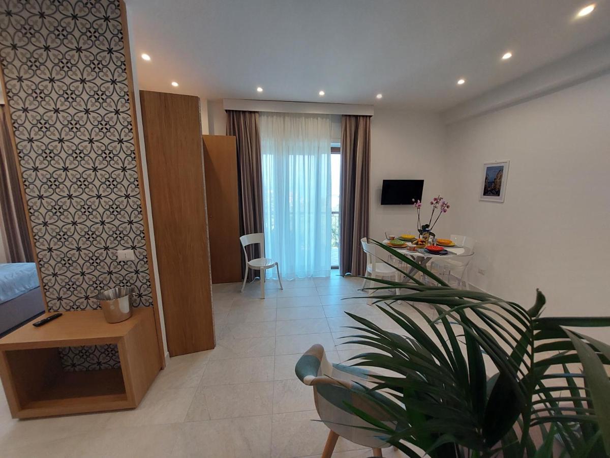 Mistral Luxury Suites ซอร์เรนโต ภายนอก รูปภาพ