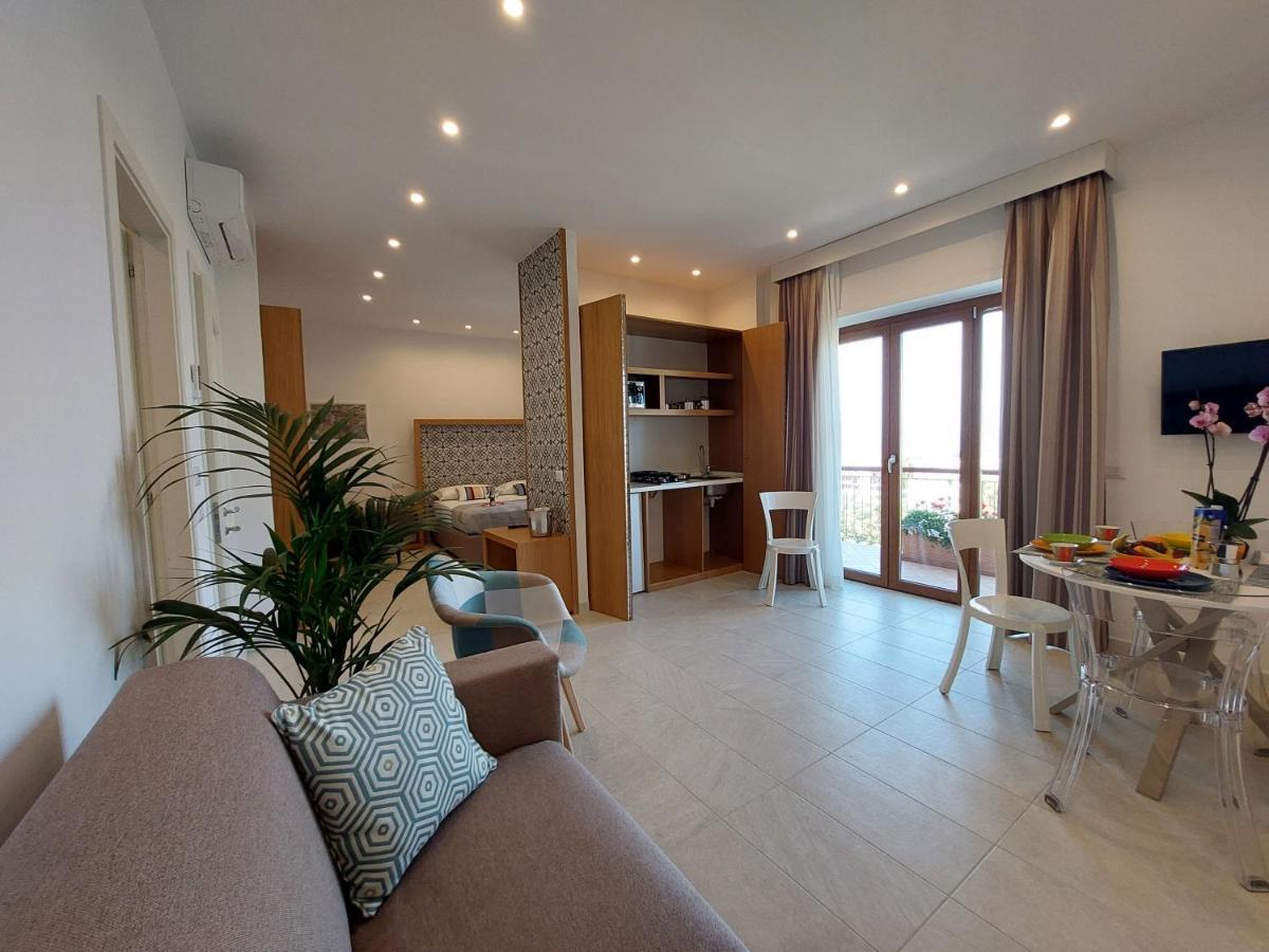 Mistral Luxury Suites ซอร์เรนโต ภายนอก รูปภาพ