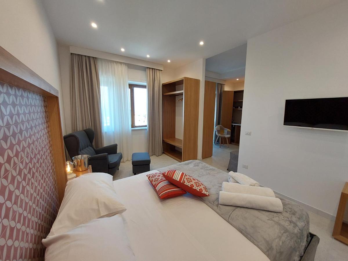 Mistral Luxury Suites ซอร์เรนโต ภายนอก รูปภาพ